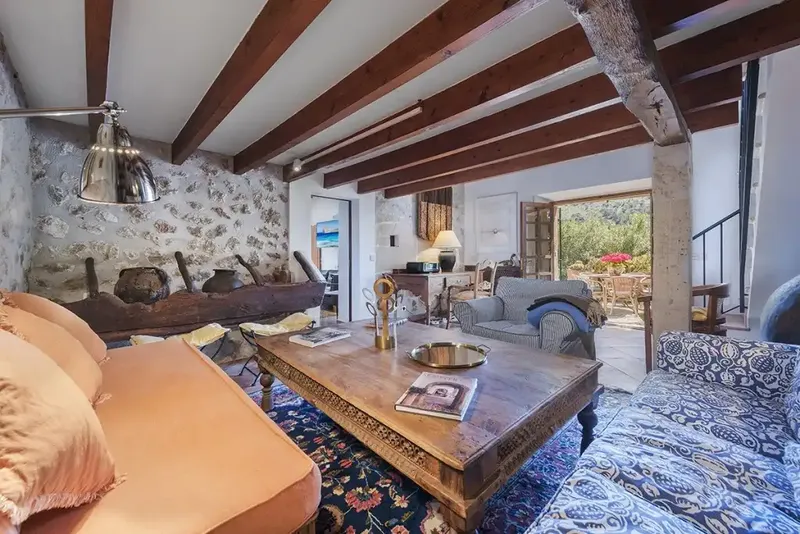 With the Serra de Sant Vicente at its feet and the irregular peaks of Formentor as a spectacular backdrop, this restored finca is — photo 5