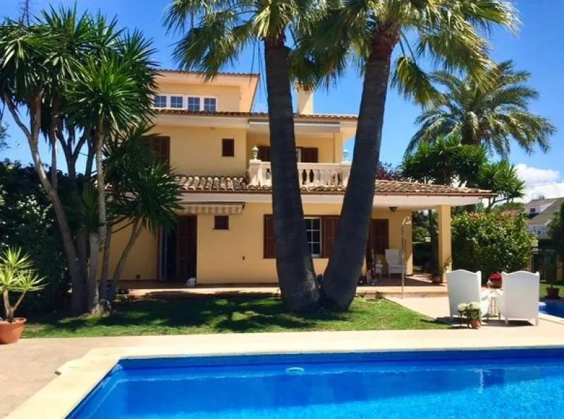 Magnificent villa with pool — photo 1