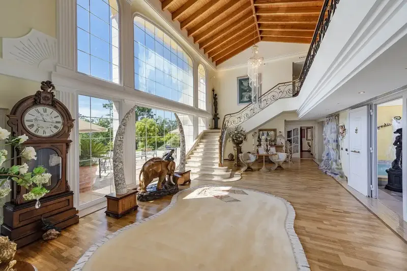 This wonderful finca, for sale near Binissalem, occupies a plot of about 87,000 m2, and features luxurious facilities, including a — photo 6