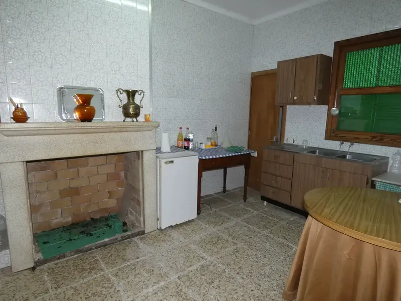 Large typical Mallorcan house for sale in the emblematic village of Petra. The property with about 270 m², built on two floors and another 10 — photo 10
