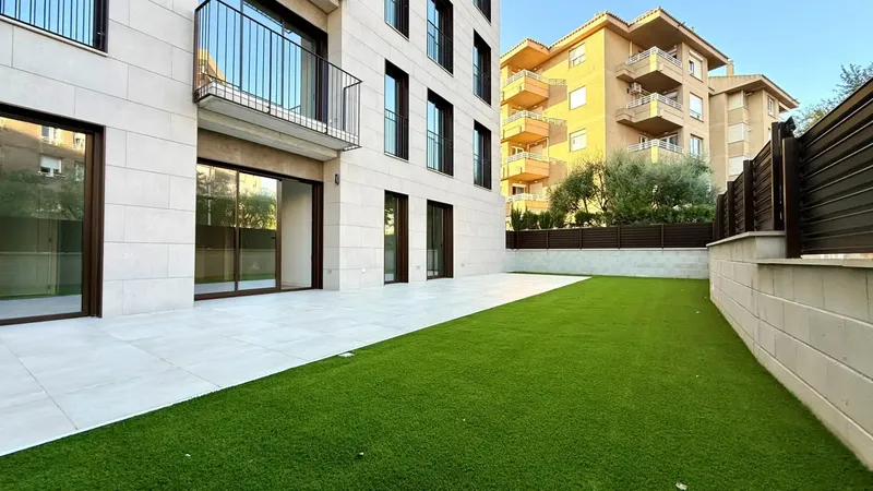 Exclusive brand new ground-floor apartments for rent in Son Dameto, in a modern residential complex with communal pool — photo 7