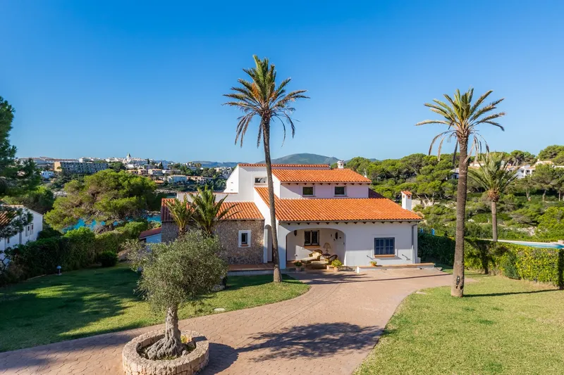 Impressive Cliffside Villa with Uninterrupted Views — photo 4