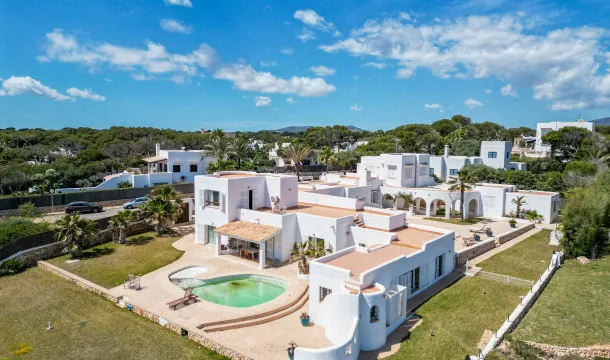 Fantastic seafront villa in a privileged location in Cala d'Or — photo 4