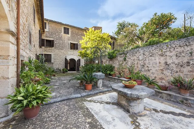 Unique and exceptionally large town house for sale in Fornalutx, Mallorca — photo 6
