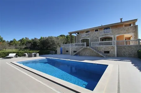 Mediterranean finca on a sensational estate in Santa María del Camí — photo 1