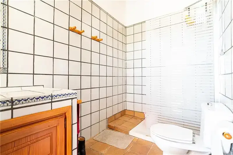 Detached house with pool on plot of approx. 453m2, 334m2 approx., 3 living rooms, fireplace, furnished and equipped kitchen with wood oven and bar — photo 12