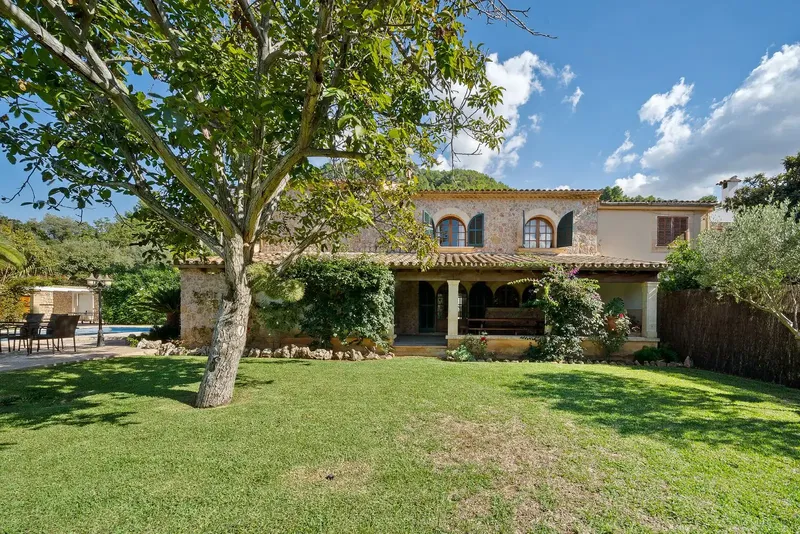 Beautiful finca in Pollença of approx. 3,000 m2 consisting of 2 houses of 261 m2 and 235 m2, large pool, outdoor toilet, barbecue porch — photo 2