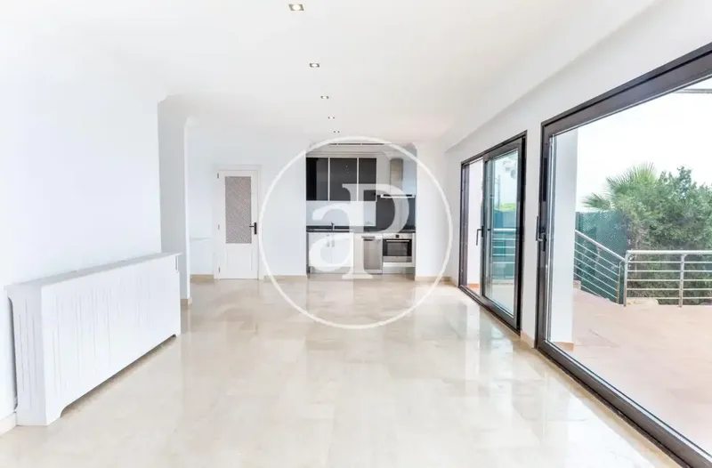 Semi-detached unfurnished villa with sea views, garden and terrace in Bahía Azul — photo 10