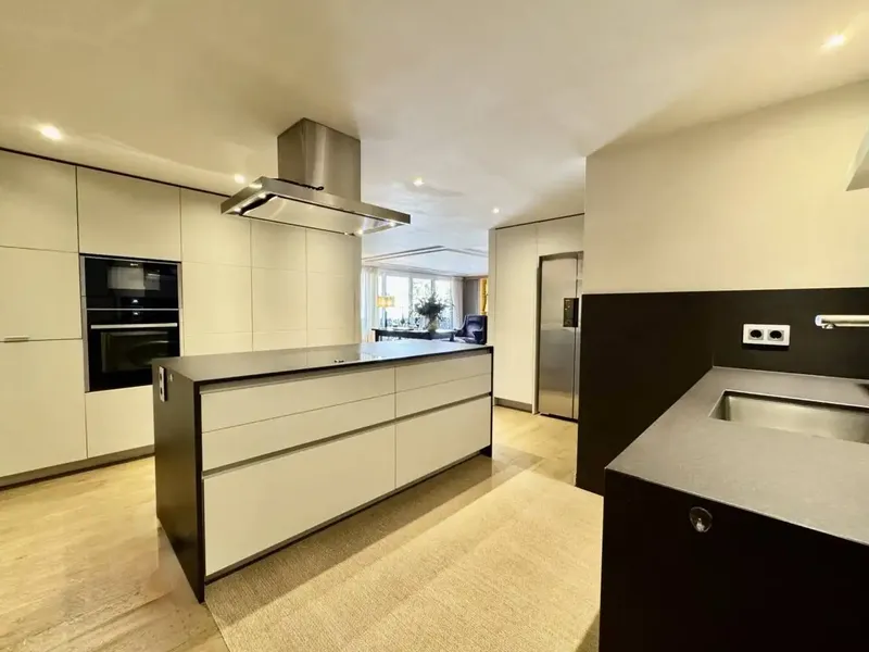 Presentamos esta magnífica vivienda, situada en una exclusiva finca junto al Paseo Marítimo de Palma, una de las zonas residenciales más dem — photo 12