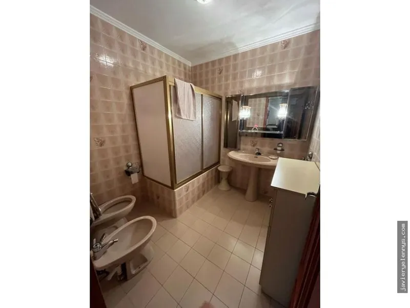Rental of penthouse on Calle de l'Arquitecte Gaudí — photo 9