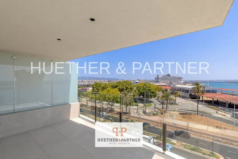This exclusive newly built apartment is located in a privileged position on the Paseo Marítimo of Palma de Mallorca and impresses — photo 9