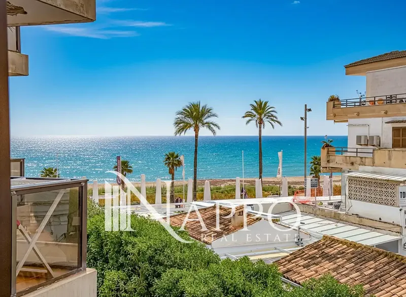 Nappo Real Estate tiene el placer de presentar este atractivo apartamento situado en primera línea de mar en Magaluf, dentro de un cuidado c — photo 2
