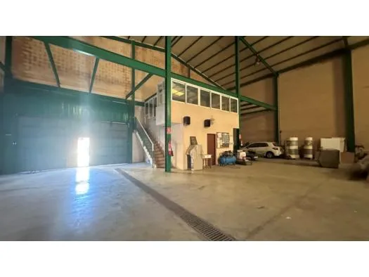 Commercial warehouse, 740 m² — photo 1
