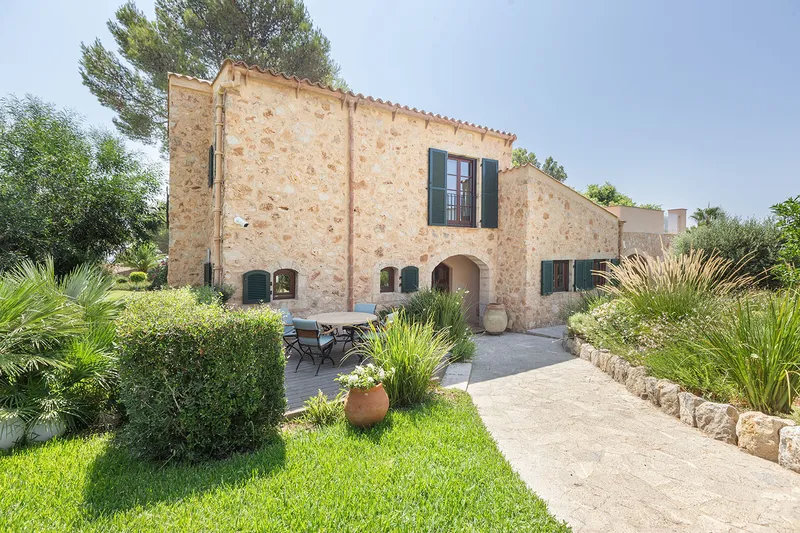 Picture-book finca with plenty of privacy in exclusive villa park — photo 2