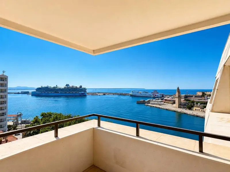 Not every day does a penthouse appear from which the port of Palma becomes the landscape of every sunrise and every sunset. — photo 1