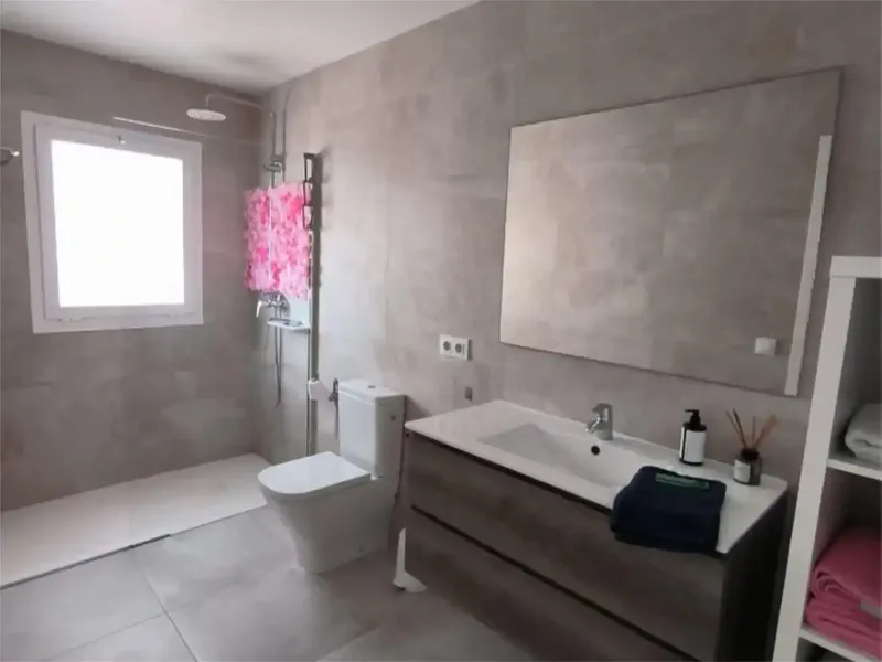 Se alquila casa de pueblo con 3 habitaciones 2 baños y terraza, actualmente está amueblada . — photo 9