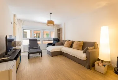 Three-bedroom flat with optional parking — photo 3