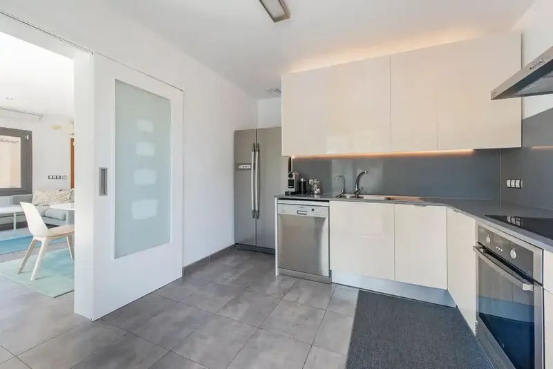 Bright and cozy top-floor apartment ideally located just one block from the stunning beach of Puerto de Alcúdia — photo 8