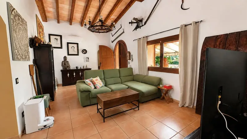 This quiet finca in Sa Pobla with 183 m2 of usable space on a plot of approx. 13,000 m2, is located in a very private area — photo 3