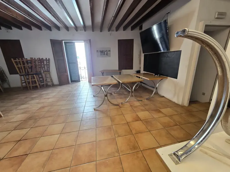 Discover this impressive duplex house located in the charming town of Campanet. With an attractive price of €380,000, this property — photo 6