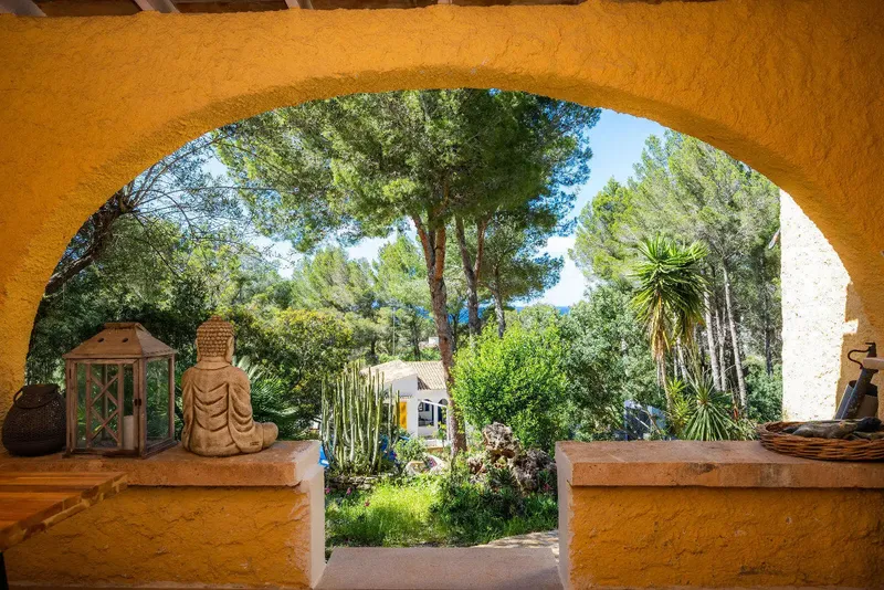 Located in the quiet residential area of Betlem, near the picturesque coastal town of Colònia de Sant Pere (municipality of Artà), it is — photo 11