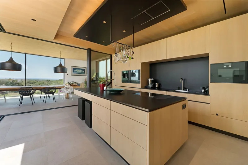 Modern Design House with Sea Views, High-Tech Pool and Guest Apartment — photo 9