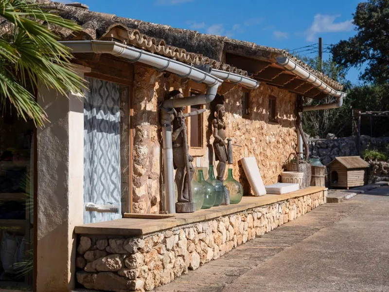 8,000 m² finca with 5 rooms, pool and garage for sale — photo 2