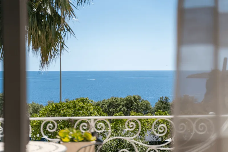 Mediterranean villa just steps from the sea in Sol de Mallorca — photo 2