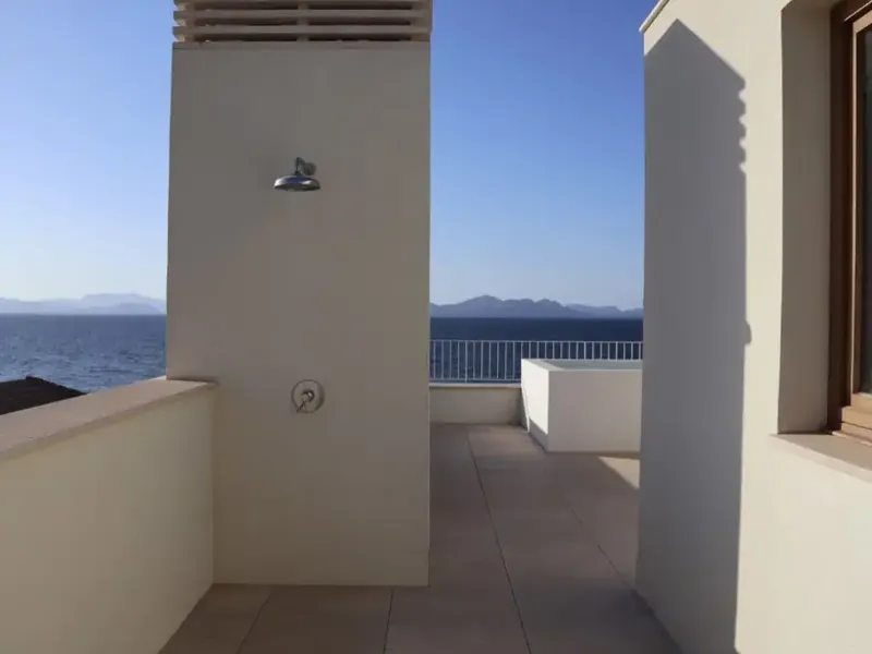 Exclusivo ático de obra nueva en primera línea de mar en Colònia de Sant Pere, con impresionantes vistas directas al Mediterráneo. — photo 12