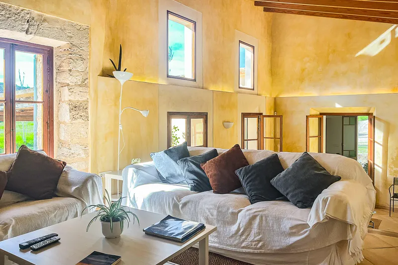 Timeless Elegance: Renovated 19th-Century Mill as a Living Paradise with Pool and Studio — photo 2