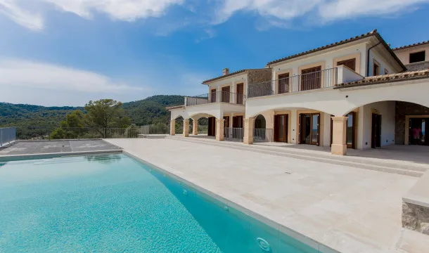Impressive estate overlooking the Bay of Camp de Mar — photo 5