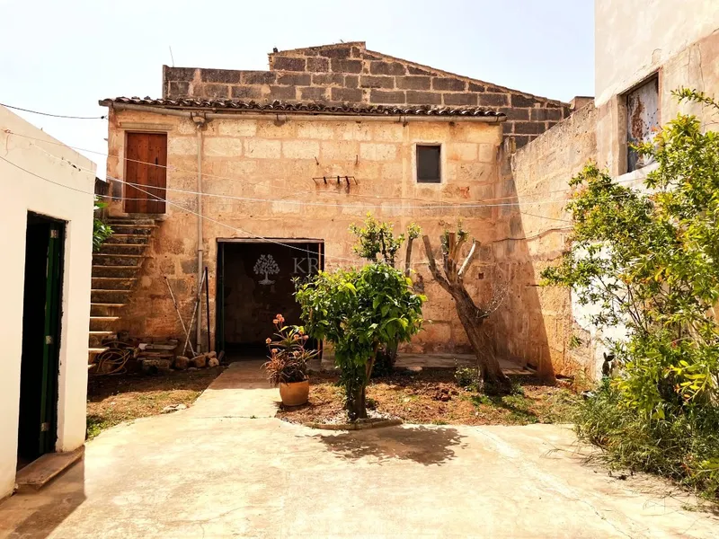 Charming Townhouse to Reform in Campos — photo 1
