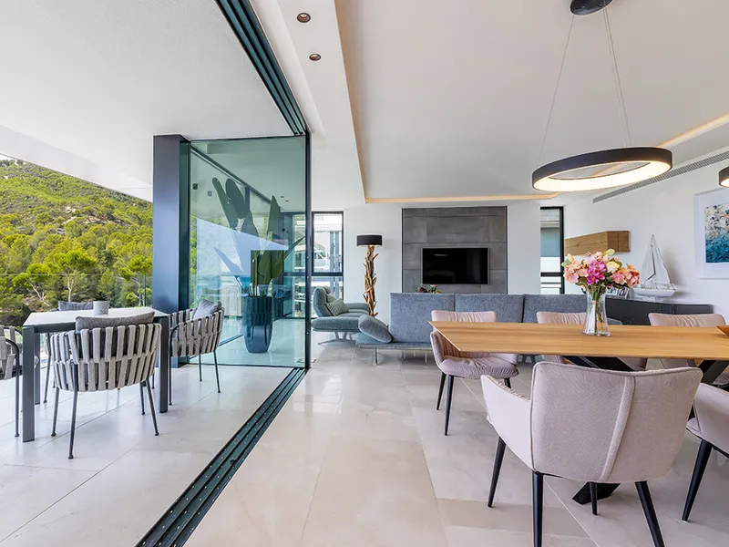 New build penthouse with sea view in Peguera — photo 11