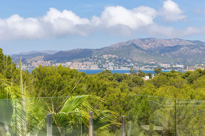 Elegant family villa in exclusive residential location near the center — photo 4
