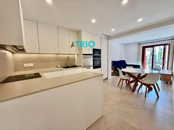 Piso en alquiler de 2 habitaciones en Centre, El Mercat — photo 1