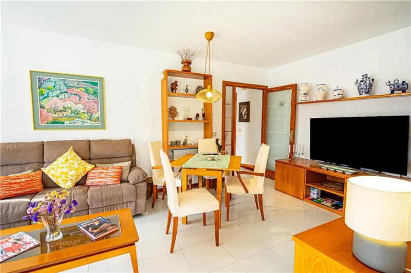 Apartment in a residential complex with communal swimming pool — photo 3