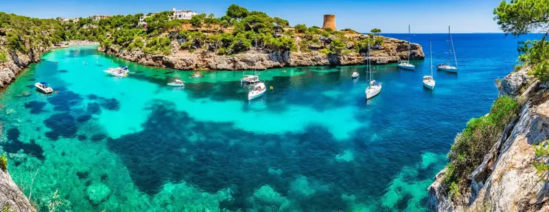 This exceptional villa in a privileged location in Cala Pi combines Mediterranean luxury, absolute privacy and a coveted holiday rental license — photo 11