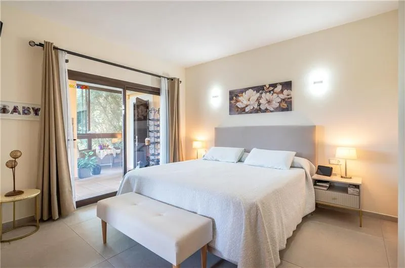 Detached chalet with a swimming pool on a plot of approximately 900 m² — photo 9