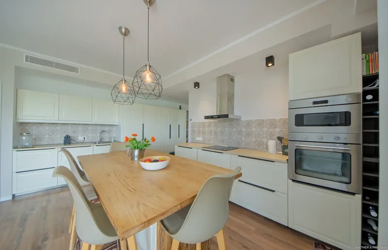 Attractive semi-detached house consists of two separate, individually designed halves sold together — photo 7
