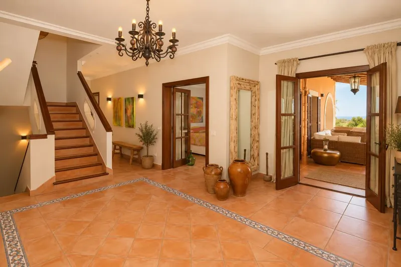 Spacious and bright Mediterranean-style country house, featuring pleasant terraces, [...] — photo 12