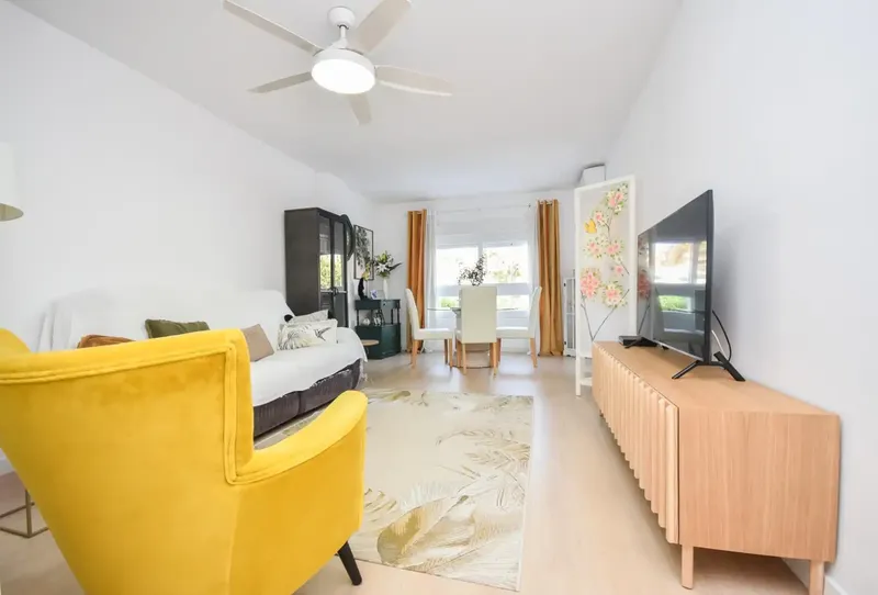 Discover this spacious and bright first floor apartment of 103 m2 in the quiet and sought-after area of Son Dameto, surrounded by all services — photo 3