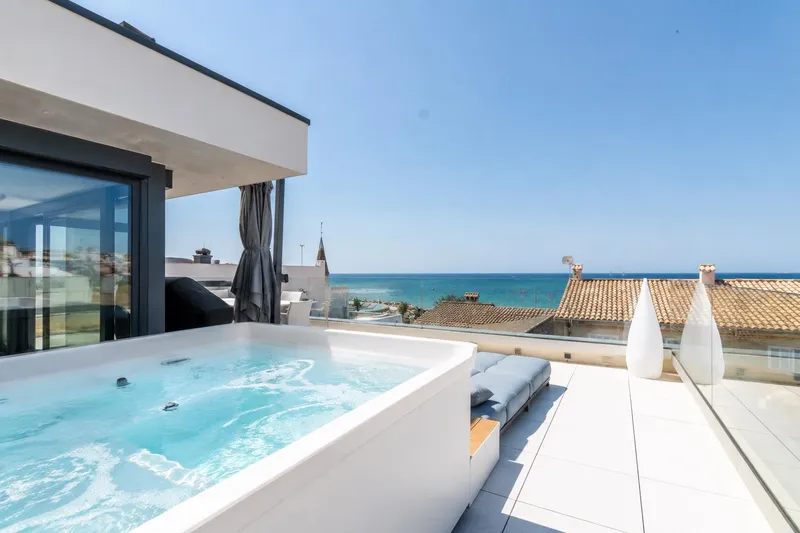 Townhouse with sea views and a patio in the idyllic town of Molinar — photo 1