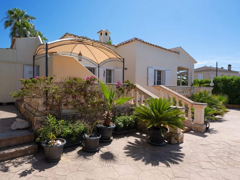 130m² bungalow with 4 rooms, sea view and pool for sale — photo 2