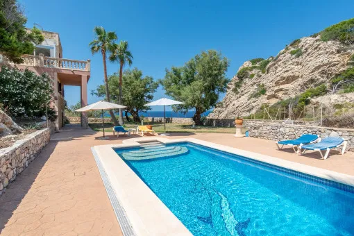 Cala Ratjada, sea views on all levels – frontline villa with guest apartment, terraces and pool in Cala Ratjada — photo 2