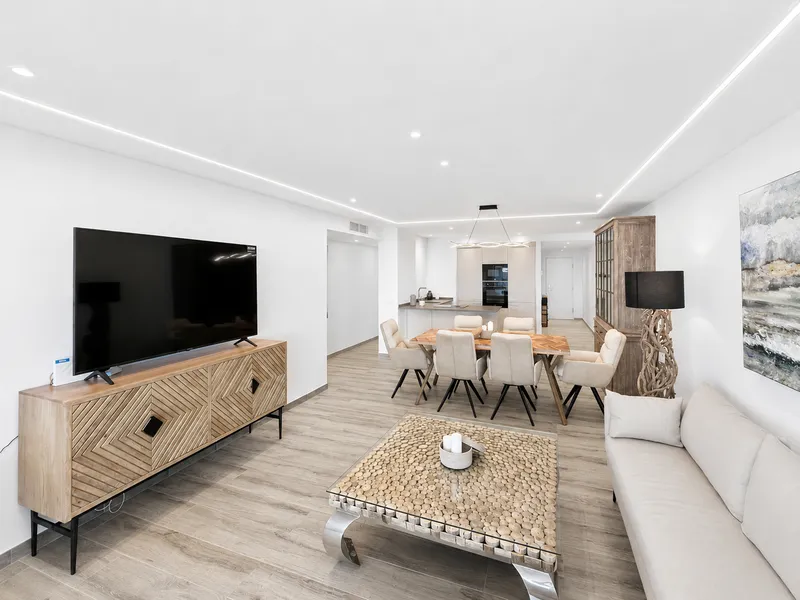 Luxurious modern apartment on the first sea line in Santa Ponsa — photo 9