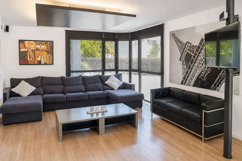 In a highly sought-after location in Can Pastilla, just steps from the sea, two identical semi-detached houses are for sale, each for €1,600,000, both — photo 4