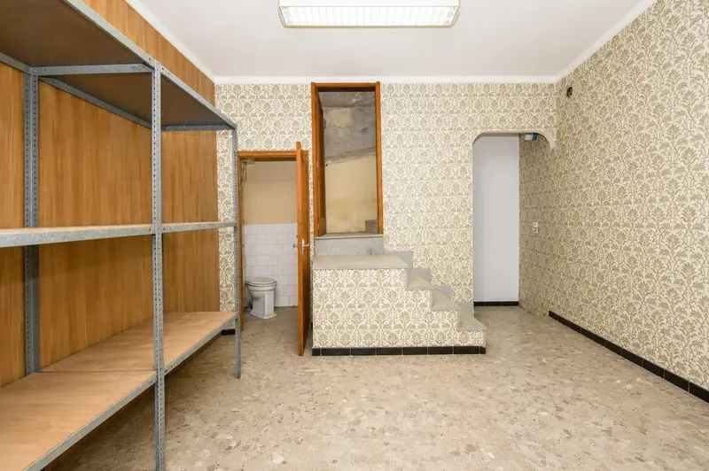 Property for renovation with commercial premises in Muro — photo 8