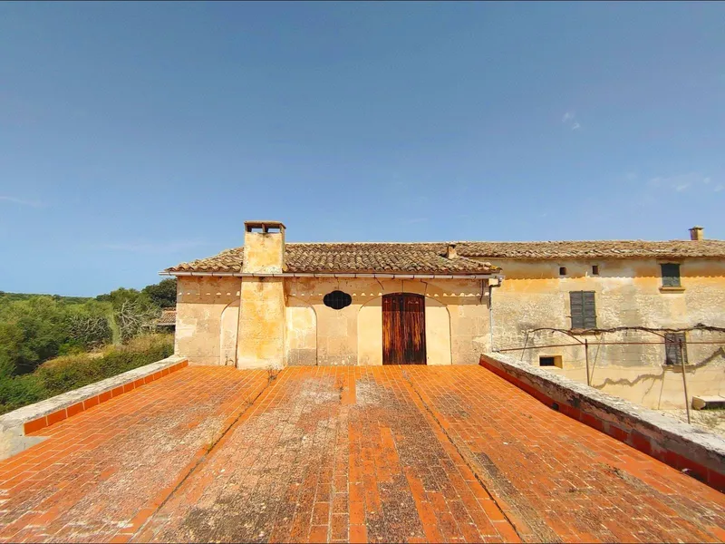 Large Mallorcan country house of 2,000 m² to restore with 55 hectares of land in Algaida — photo 11