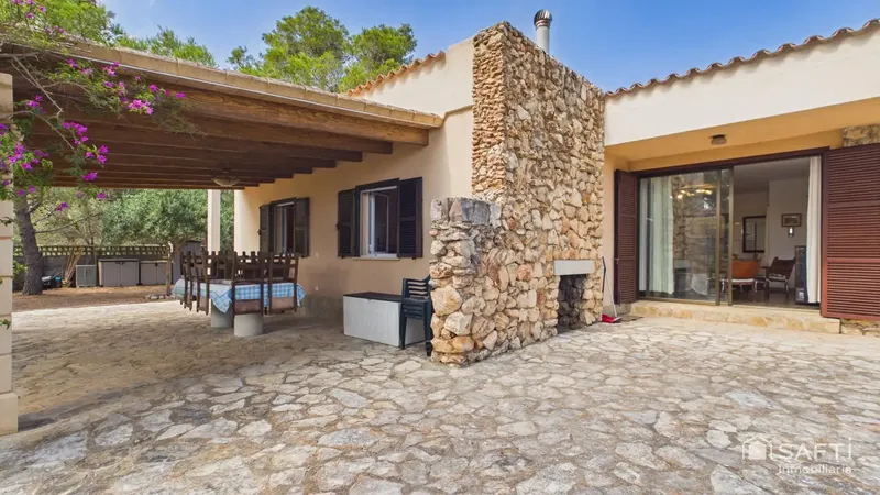 Cozy urban chalet with a large garden in Calas de Mallorca — photo 4