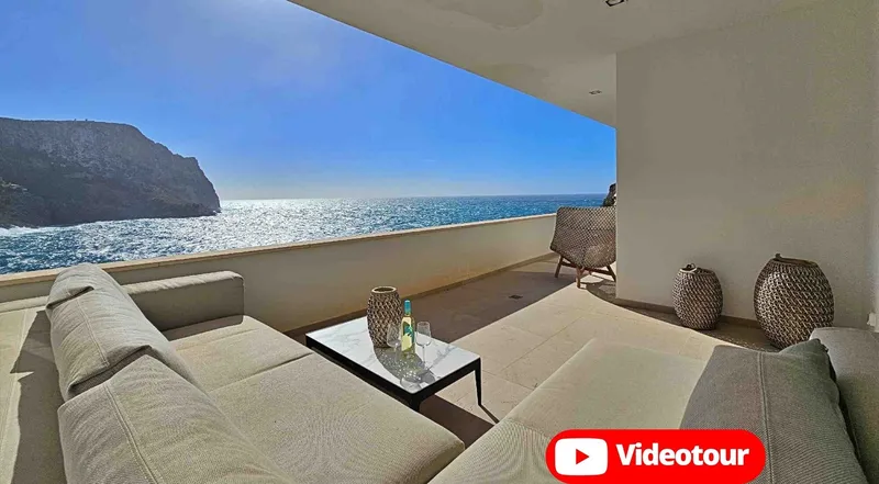 Stylish apartment with spectacular sea views — photo 1